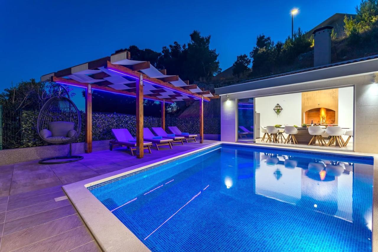 Villa Matan - Only 200M From The Sandy Beaches, Private 28M2 Pool Omiš Eksteriør bilde